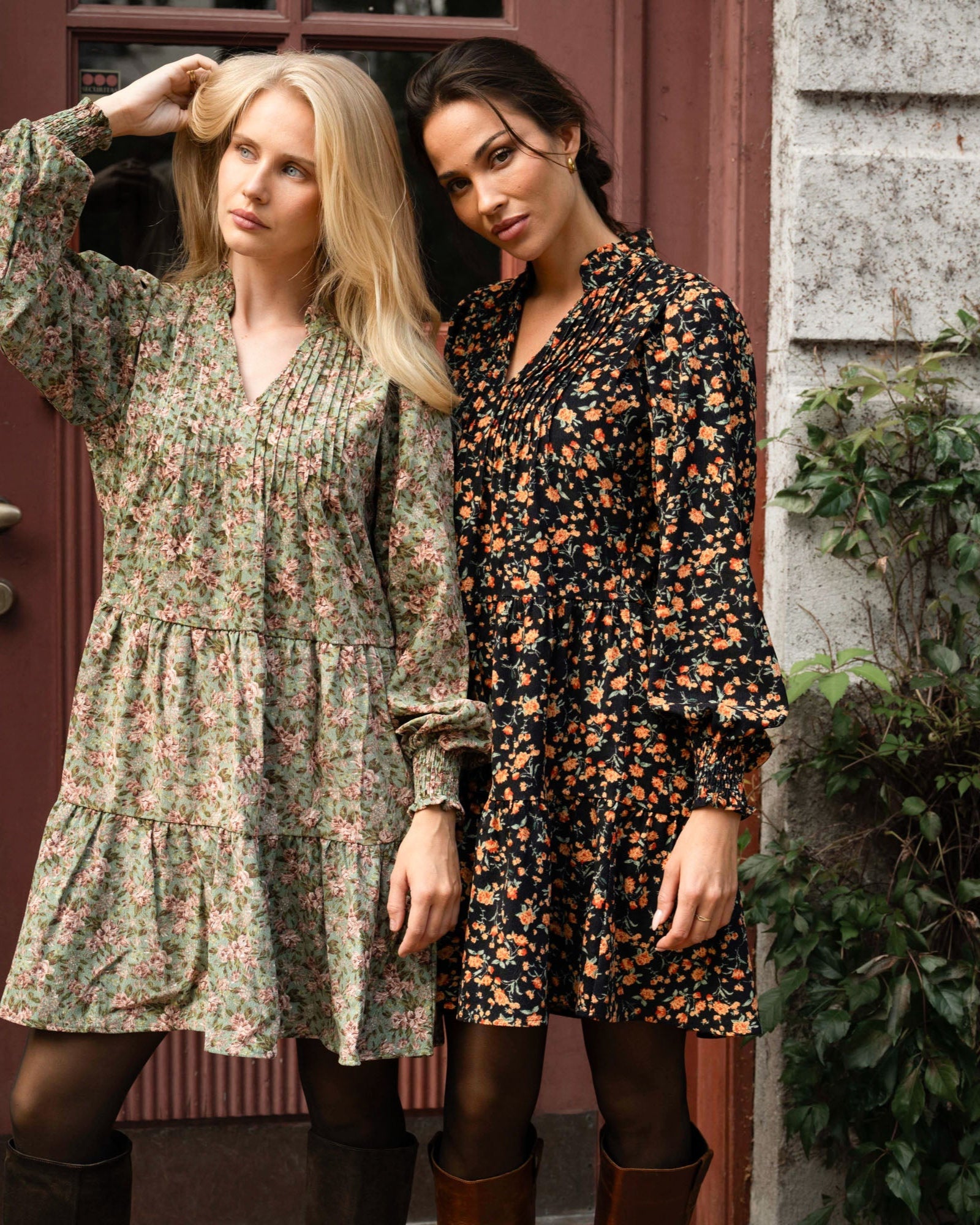 Embla Cord Flower Dress - Black Flower