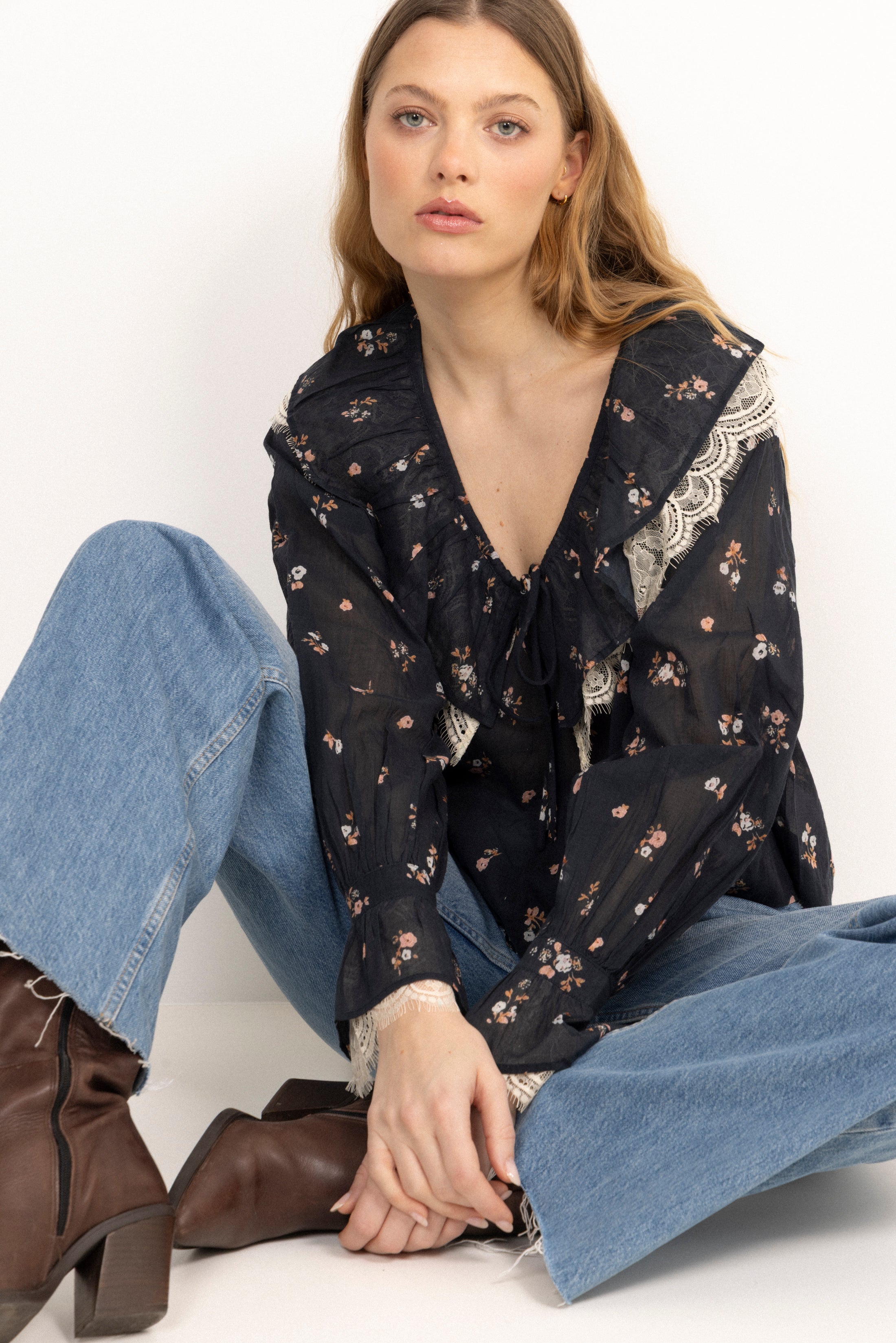 Siri Boho Blouse - Flower Navy