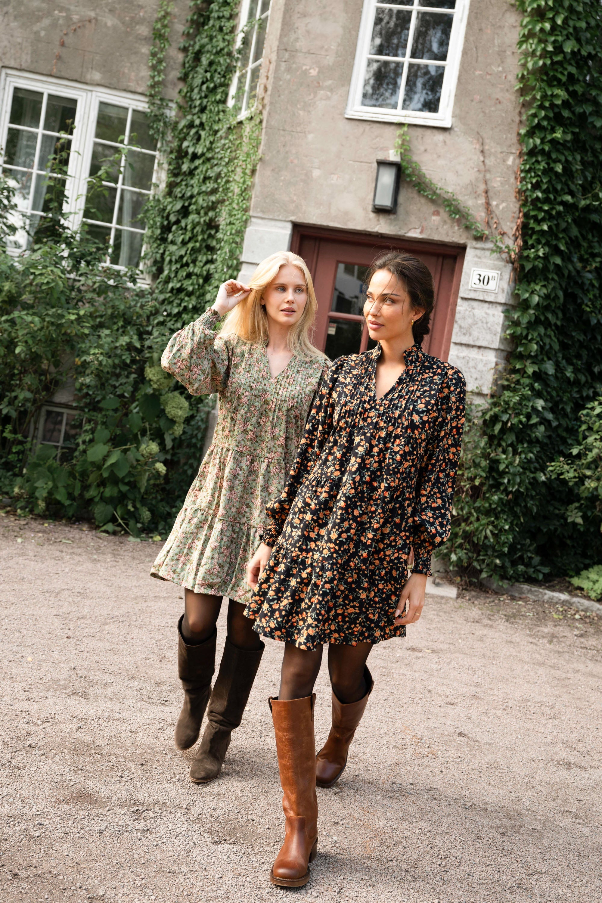 Embla Cord Flower Dress - Black Flower